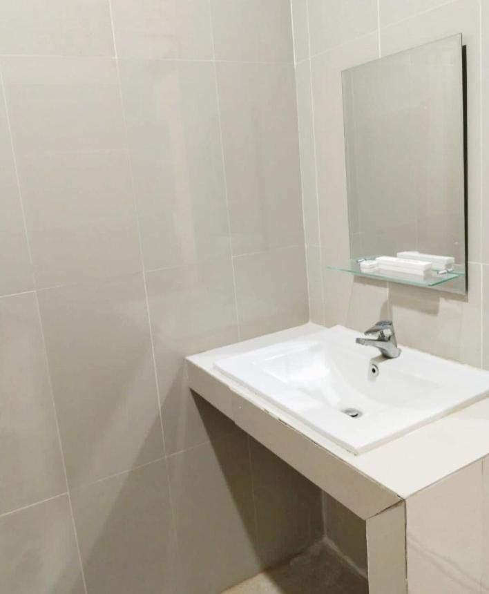 Khariz Hotel Букиттинги Экстерьер фото